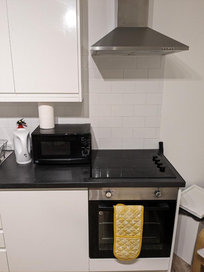 Apartamento Guildford Town Centre With Parking Exterior foto