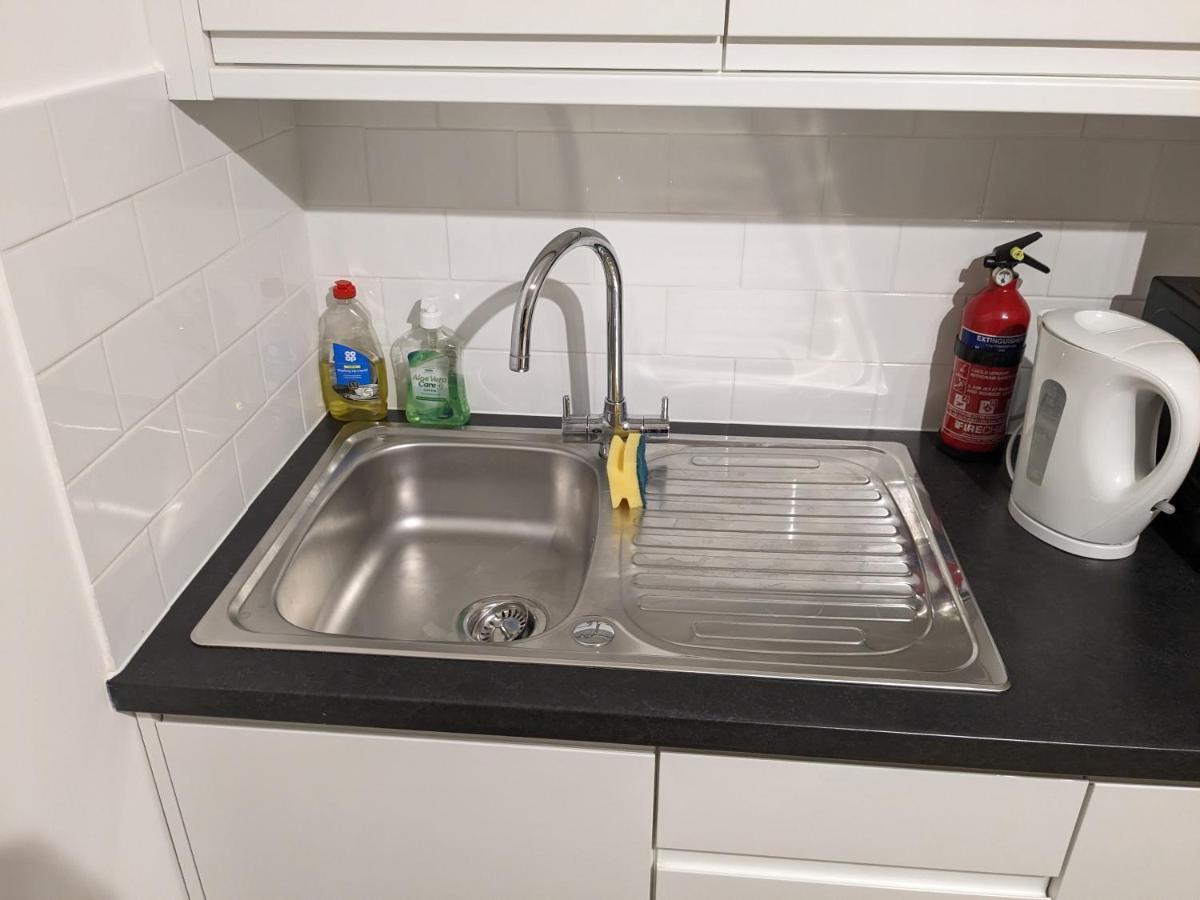 Apartamento Guildford Town Centre With Parking Exterior foto