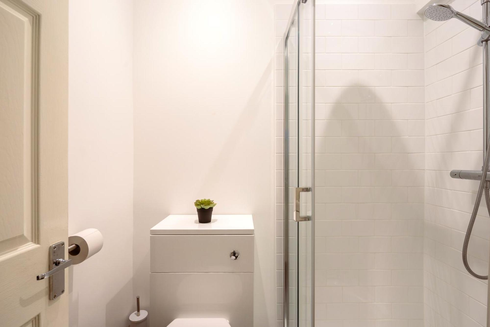 Apartamento Guildford Town Centre With Parking Exterior foto