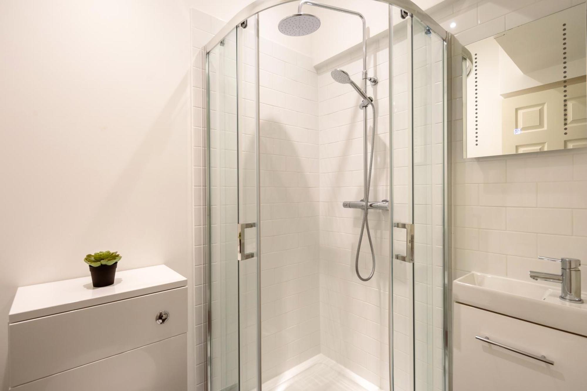 Apartamento Guildford Town Centre With Parking Exterior foto
